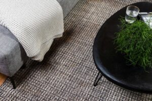שטיח צמר שטיחים יפים סטיילינג מאיה לבנת הרוש צילום רגב כלף צולם בגלריית זהבי